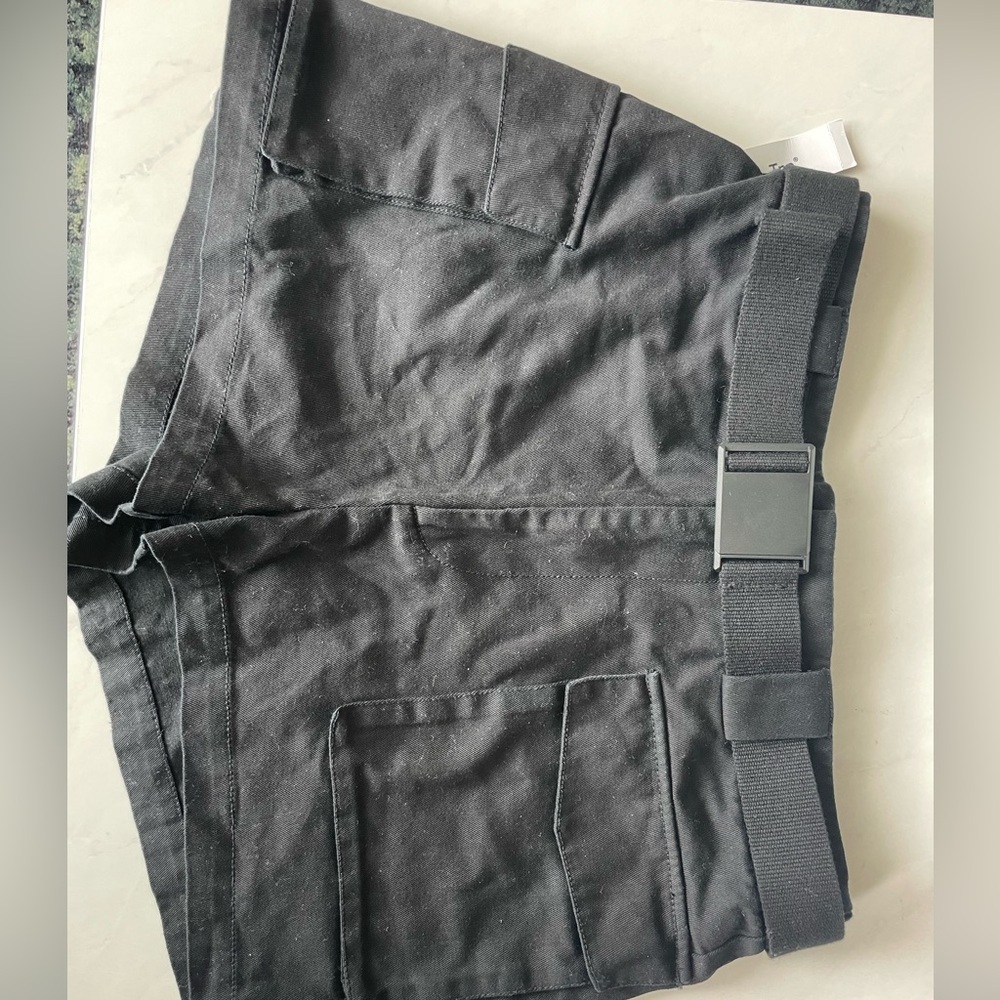Aritzia Tna black cargo shorts